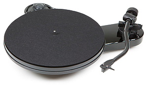 Проигрыватель виниловых дисков Pro-Ject RPM 3 Carbon (2M Silver) черный лак